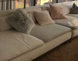 Wunderschönes Sofa in einem feinen rosa Bastellton