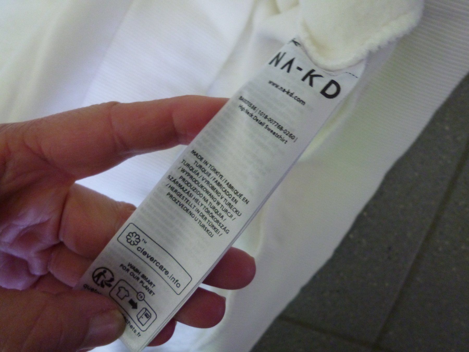 Na-kd Maglioni & Felpe: Stk. 2  weisser und schwarzer NA-Kd XL oversize Pullover – Usato da Dättlikon venduto da Mamakuga 4