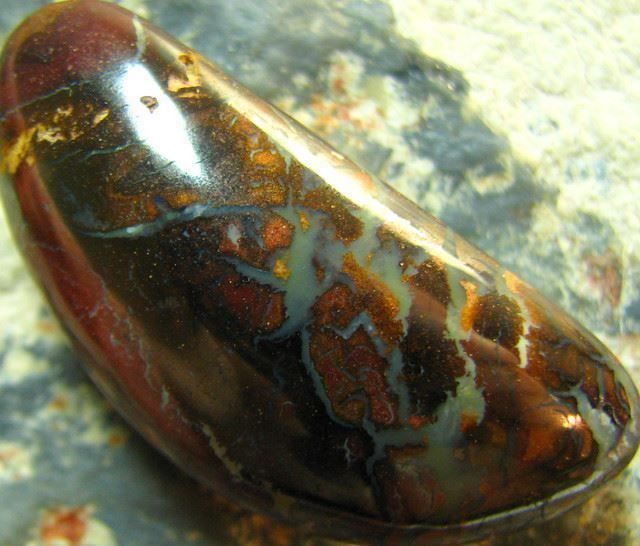 Pietre preziose: Australischer Boulder Opal 49.70Cts. – Usato da Bern venduto da Grindelwaldaus
