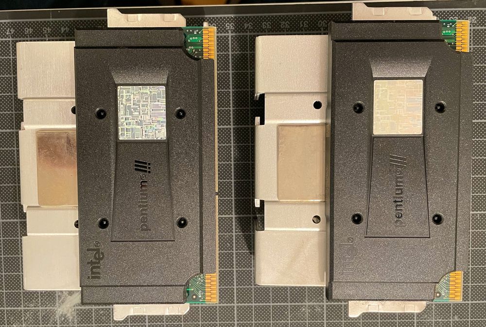 Ein Paar identische P3-733 (Pentium III, Slot 1, Retro) | Kaufen auf ...