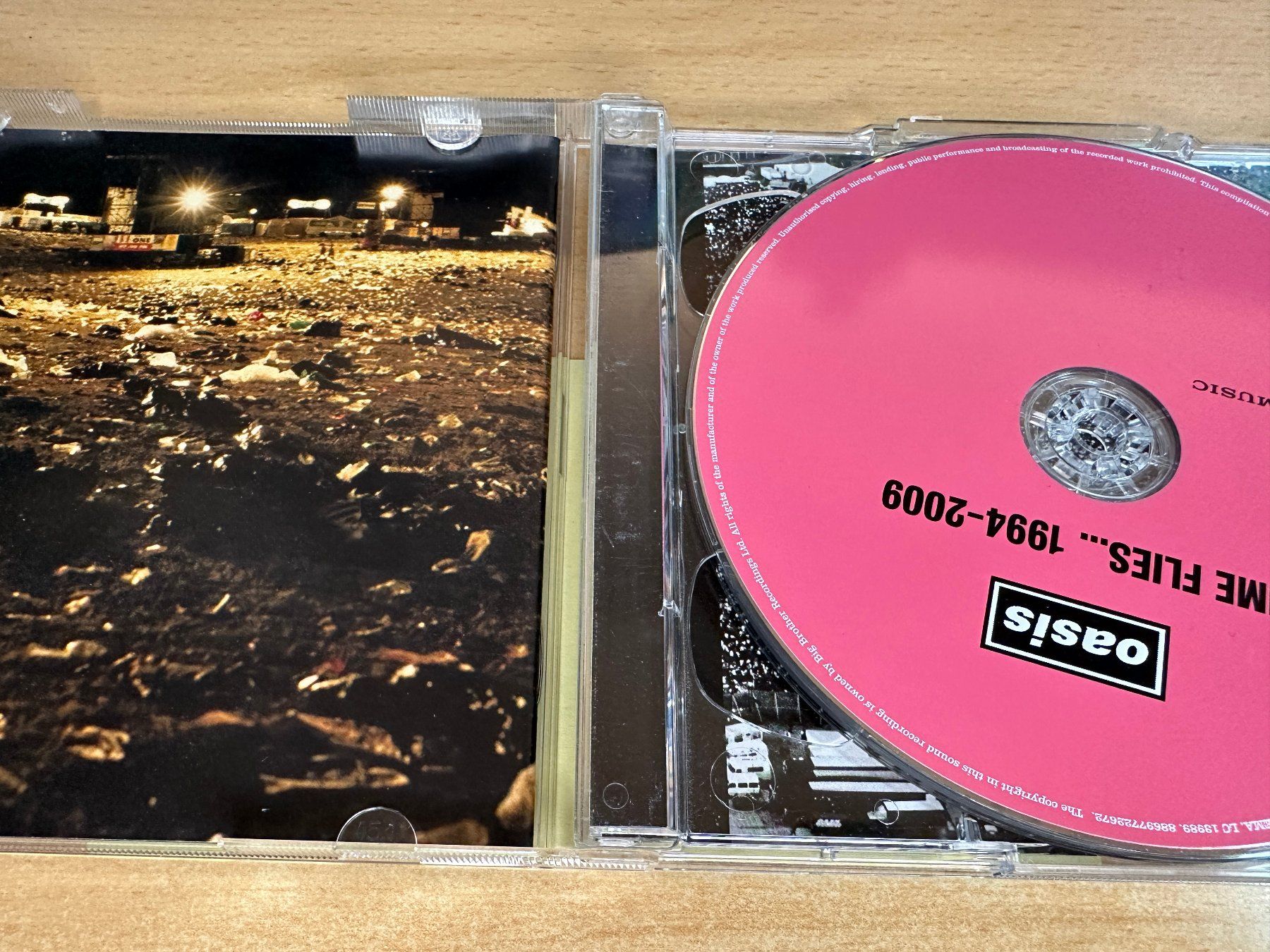 CD: D8 Oasis – Time Flies... 1994-2009 - 2 CD – Usato da Rikon im Tösstal venduto da Alpenmutz 2
