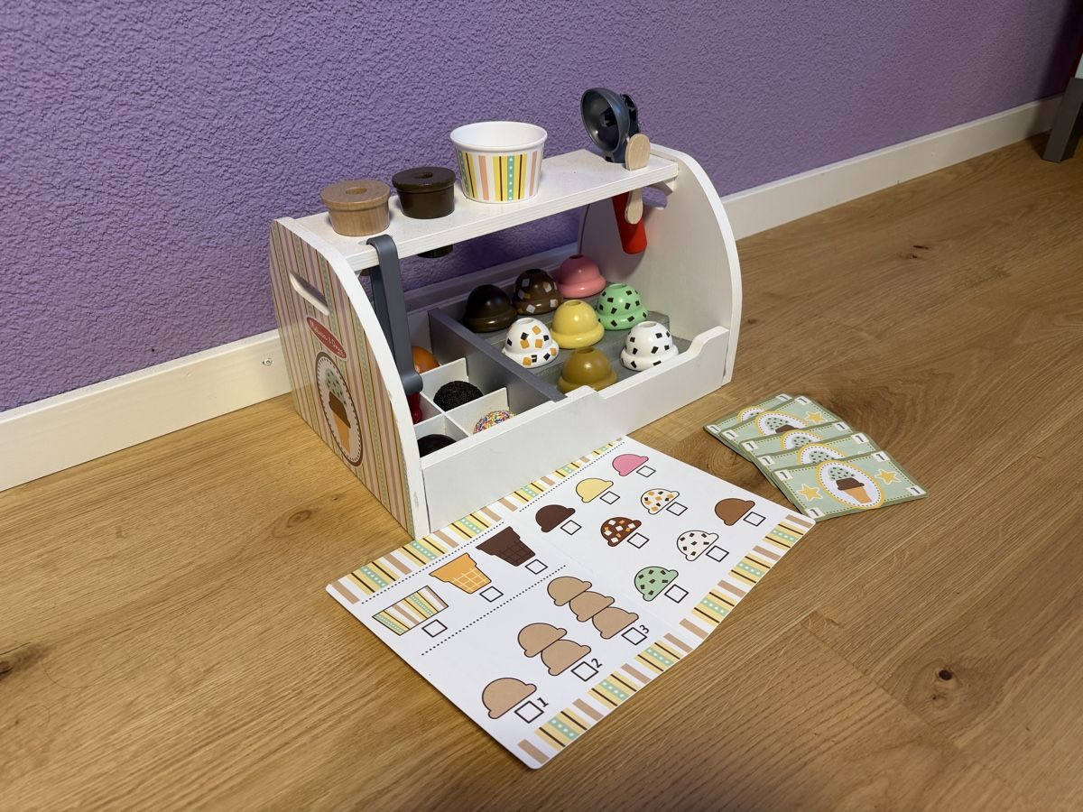 Sonstiges für Firmenanlässe & Parties: Kinder Eiscreme-Stand aus Holz – Gebraucht aus Attikon von Anomar01