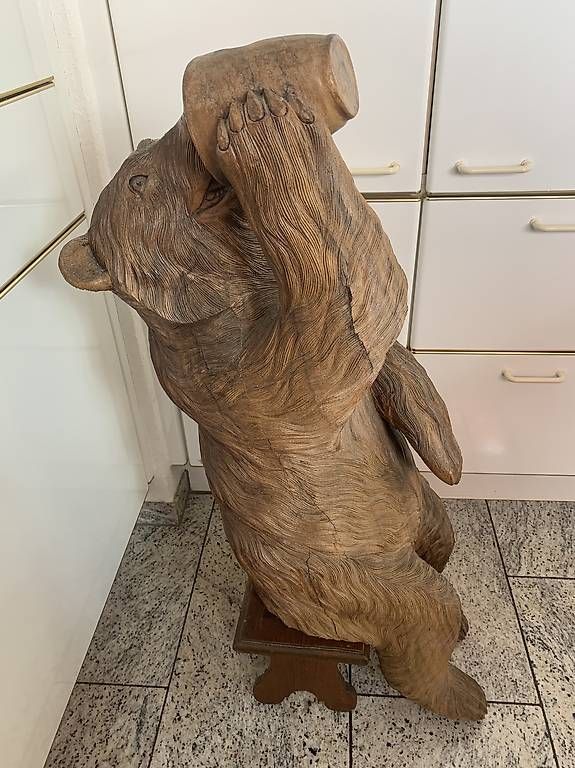 Skulpturen & Statuen: Riesiger geschnitzter trinkender Bär wohl Brienz – Gebraucht aus Rothrist von Oddymanliane