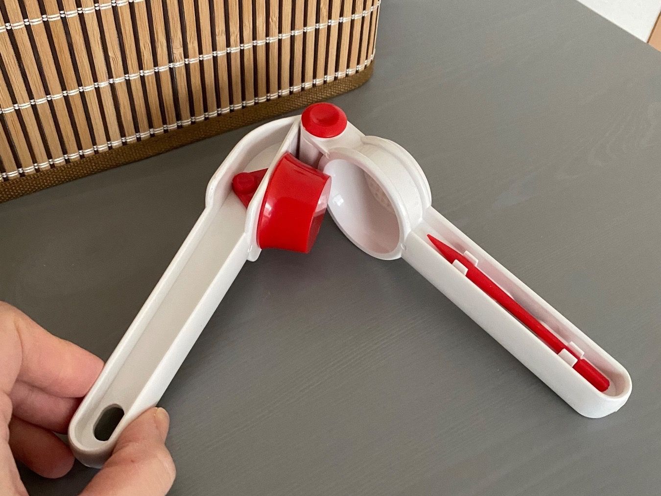Küchengeräte: Plastic Garlic Press – Gebraucht aus Schlieren von tug_568r 1