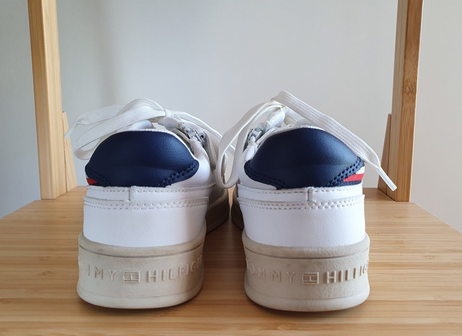 Tommy Hilfiger Scarpe da uomo: Gr.35 Sneaker / Tommy Hilfiger – Usato da Neunkirch venduto da M.Costa1 2