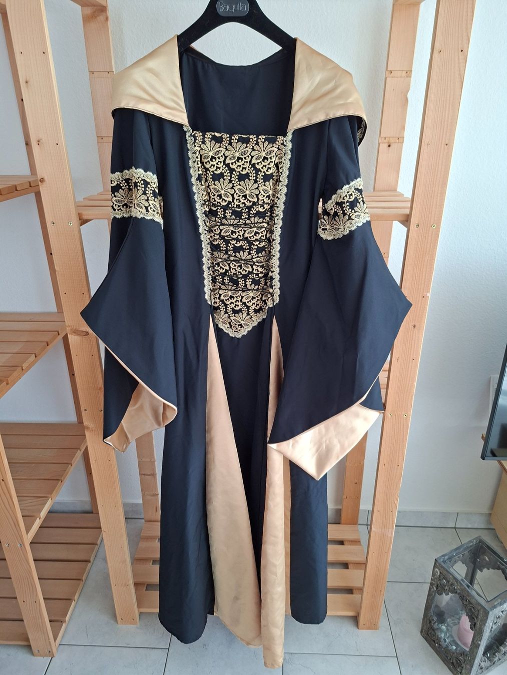 Costumi: Kostüm – Nuovo (secondo la descrizione) da Pfaffnau venduto da Covial