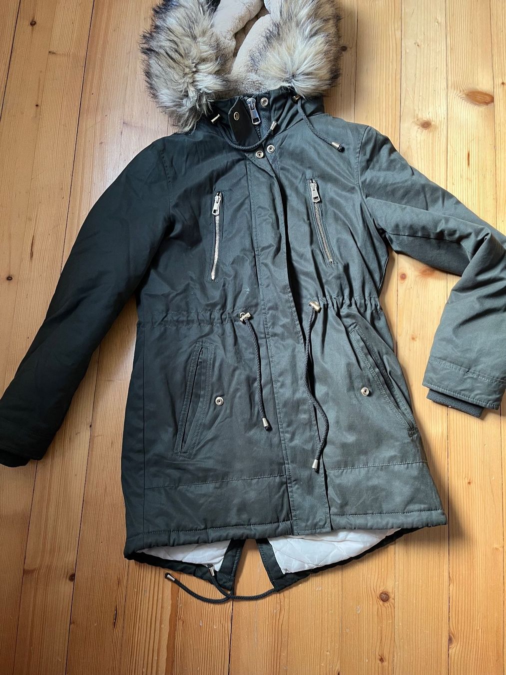 C&A Giacche: Damen Winterjacke mit Kapuze mit Fellrand – Usato da Würenlos venduto da Schnudi10