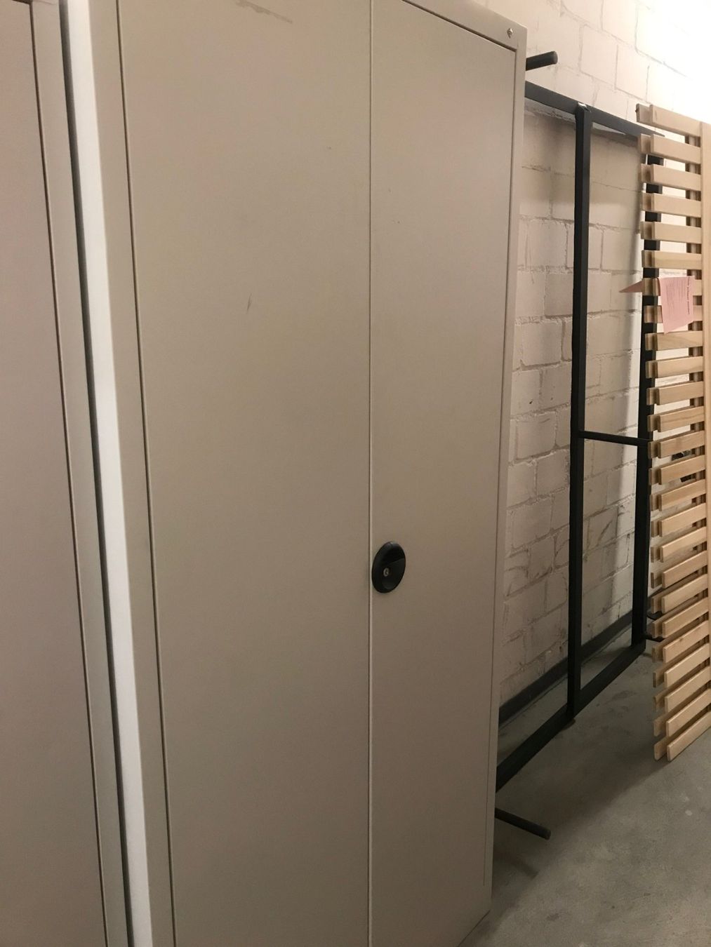 Schränke: Metallschrank – Gebraucht aus Zürich von Zapro 1