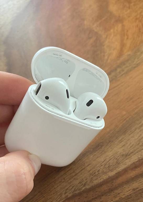Apple Kopfhörer: Apple AirPods 2nd Gen – Gebraucht aus Schlieren von NataschaLeisi