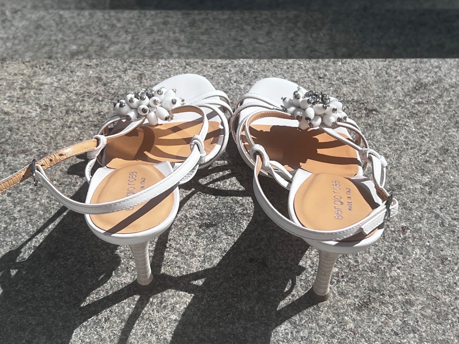 Scarpe da donna: Sandales Sergio Rossi blanches avec strass pointure 38.5 – Nuovo (secondo la descrizione) da Lausanne venduto da Flo1006 1