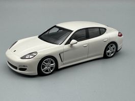 Porsche Panamera Diesel, weiss 1:43 Minichamps neu & OVP