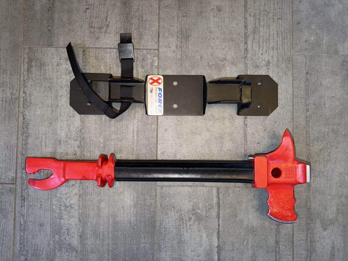 Alle Werkzeuge: FORCE Rescue Tool Axt Beil Feuerwehr Rettung Ferno – Gebraucht aus Meiringen von sellswiss 1