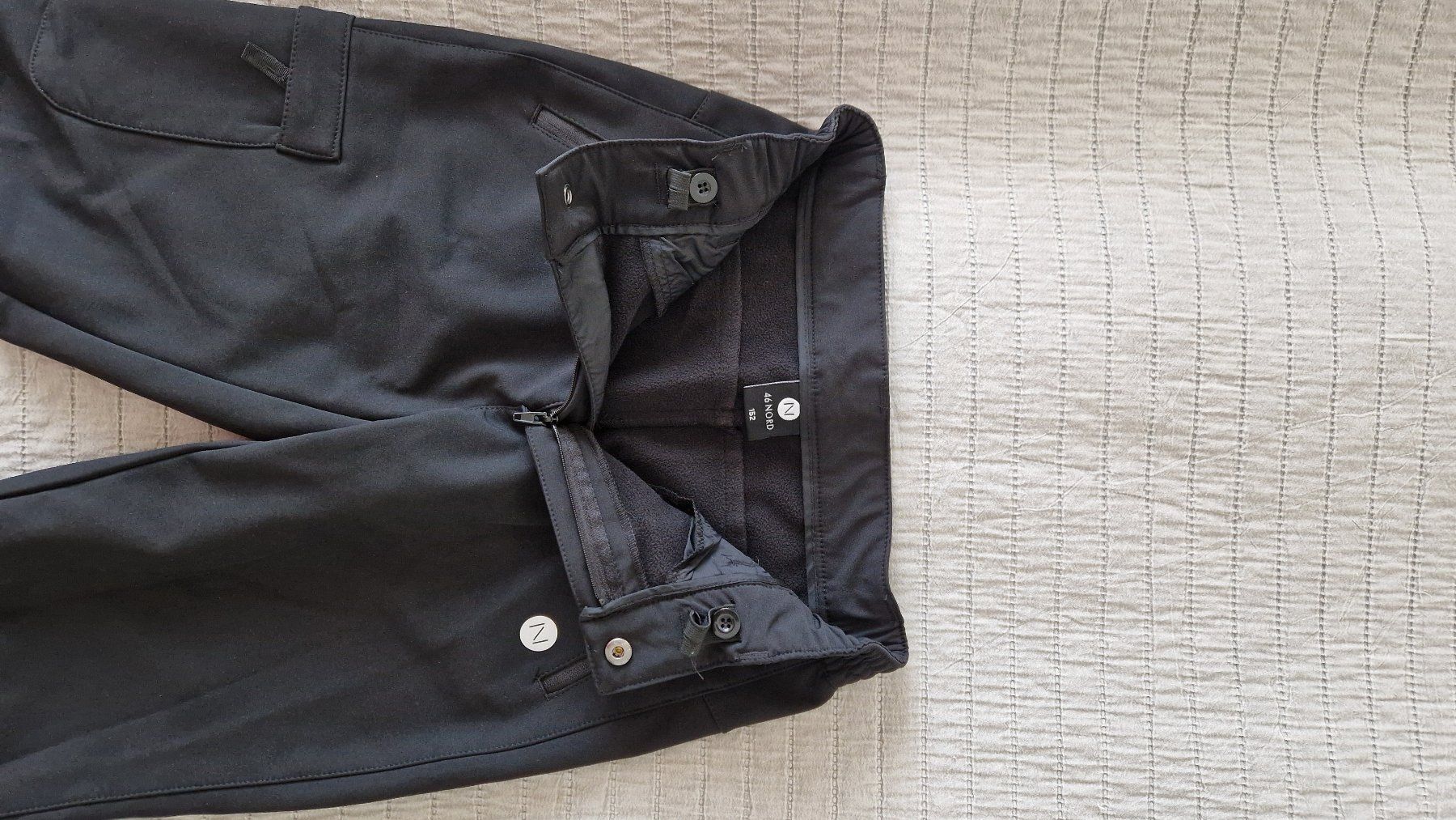 46 Nord Pantalons: Kinder Softshellhose, schwarz, Gr. 152 – D'occasion à Adliswil par Giraffe2013 2