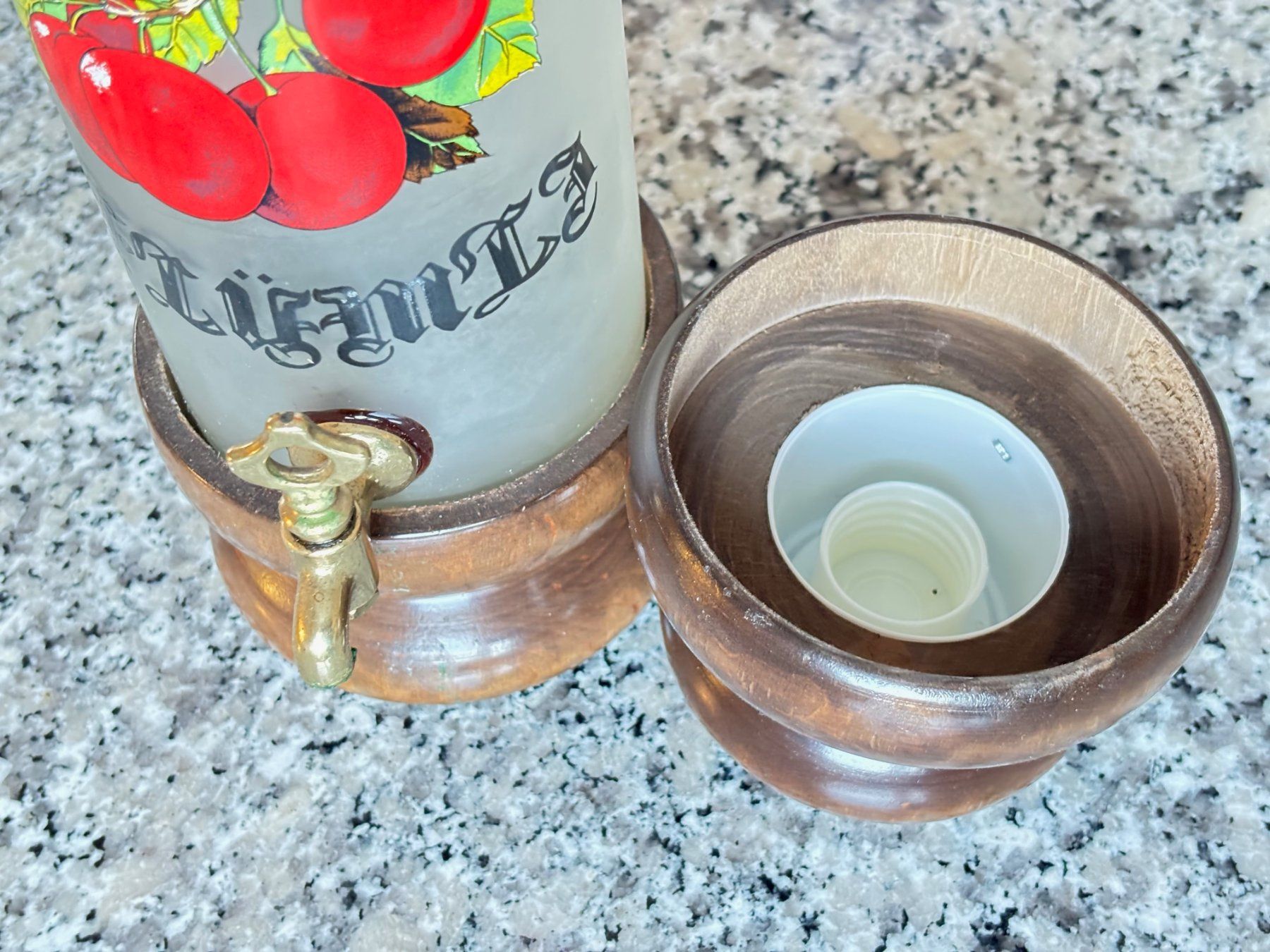 Altro: Schnapsflasche mit Auslaufhahn, gebraucht – Usato da Niederönz venduto da melodie015