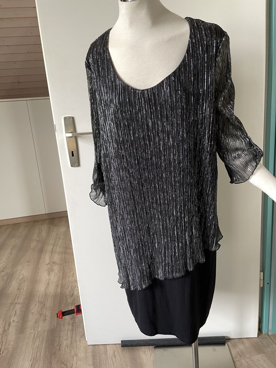 Vestiti: Festliches Kleid, Gr. 48, Schwarz/Silber Optik – Usato da Schwerzenbach venduto da Muffi01