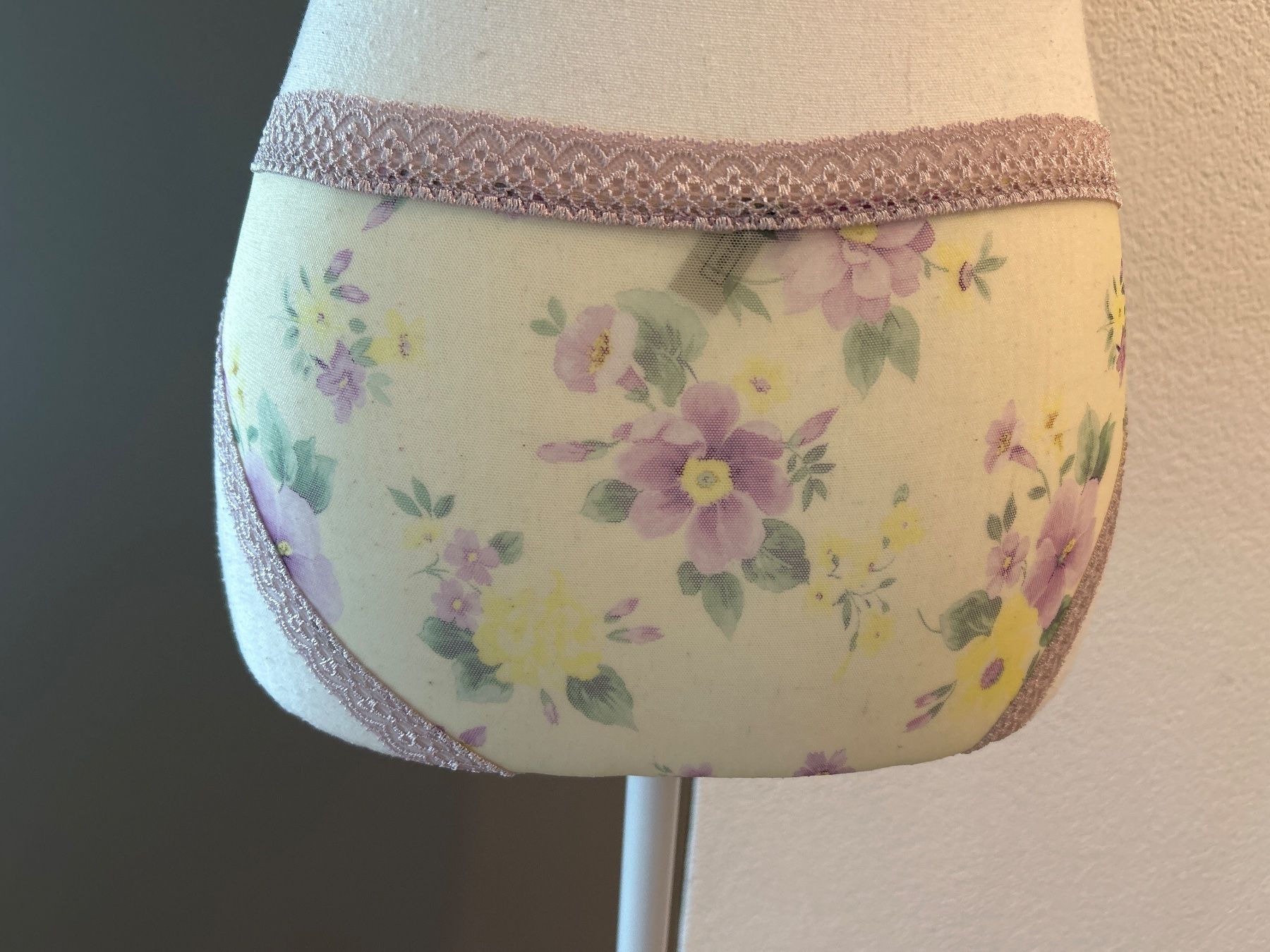 Intimissimi Altra biancheria intima: Damenslip hellgelb mit flora Muster von Intimissimi – Usato da Brunnen venduto da Nala2929 4