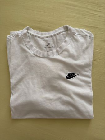 Nike tshirt size M