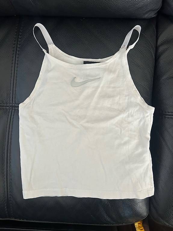 Nike T-Shirts: Nike XS Top weiss – Gebraucht aus Bern von michellemias