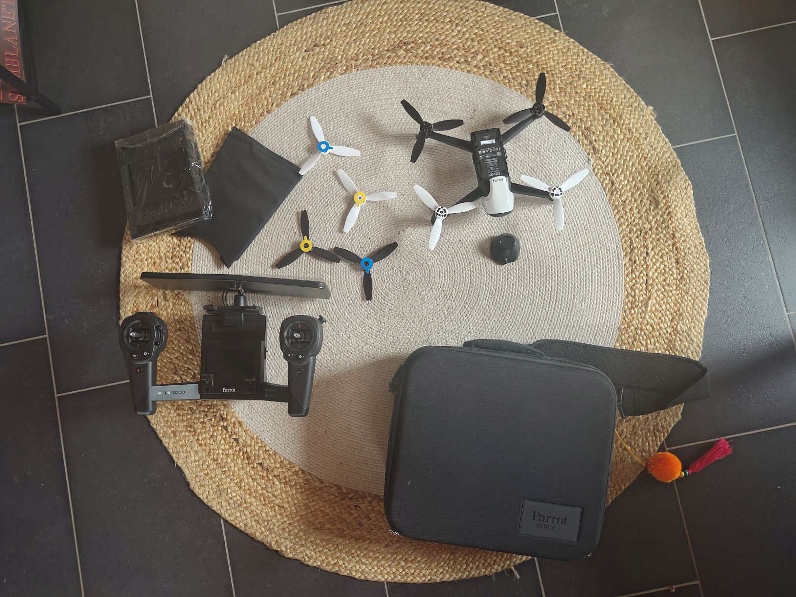 Parrot Modellismo RC: Parot DJI Bebop 2 +Skycontroler  – Nuovo (secondo la descrizione) da Salvan venduto da crazy_dav7 1