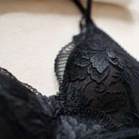 Schwarze Spitzen-Bralette – handgefertigt – neu L'offre est