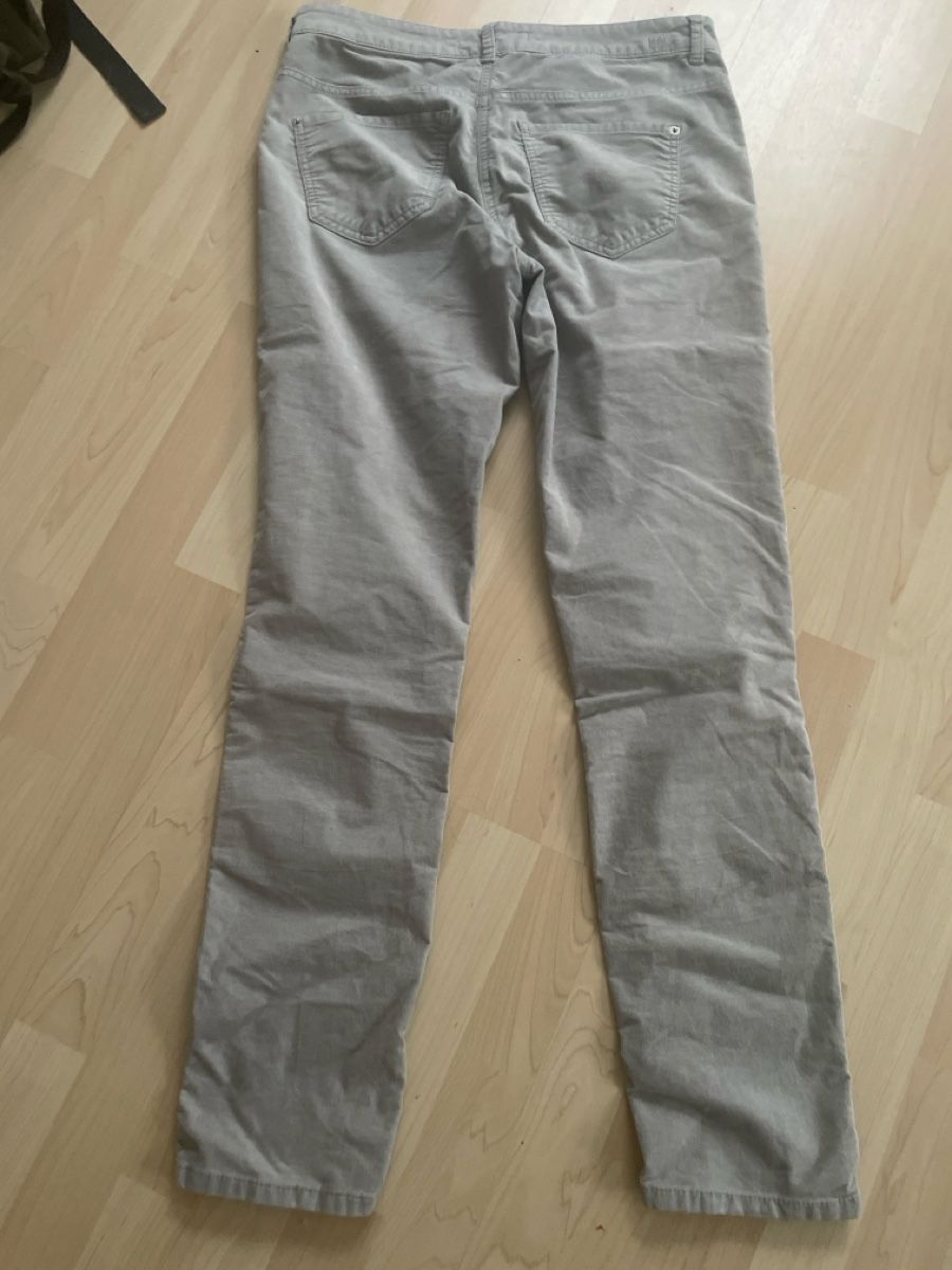 Pantaloni: MAC Hose in feinstem Cord hellgrau Gr 40/32 – Usato da Illnau venduto da cla_jqf8 1