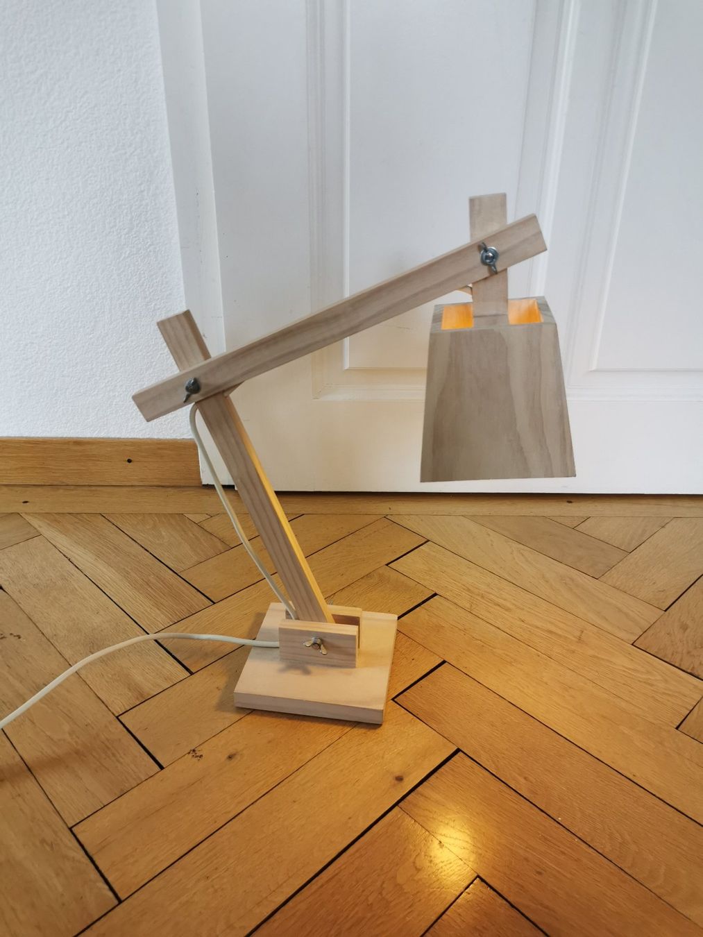 Muuto Lampade: Muuto Design Tischlampe – Usato da Bern venduto da jdilla