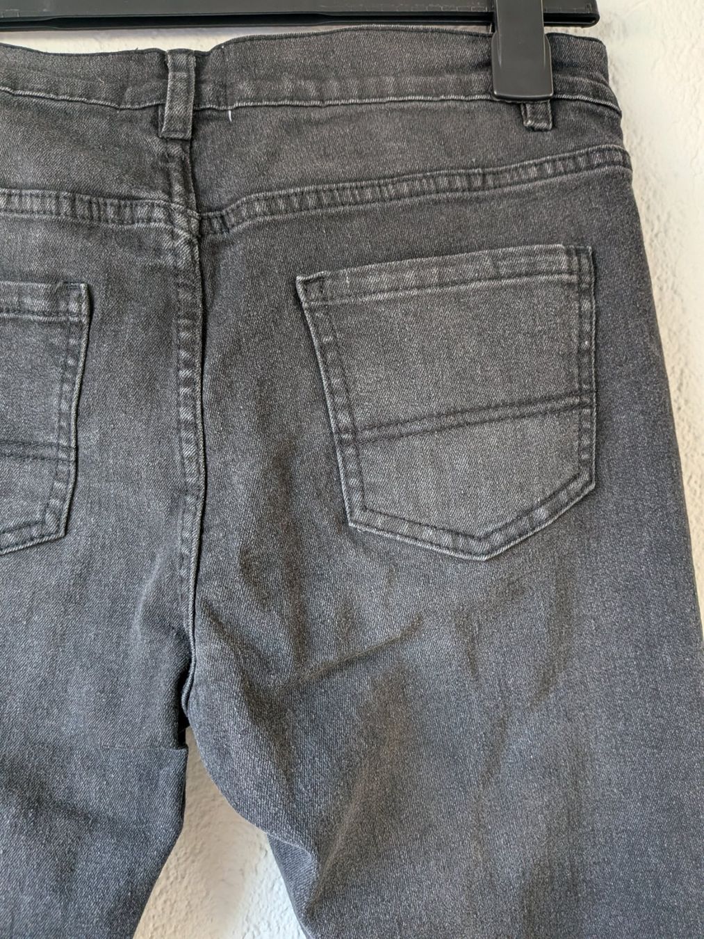 Jeans: Dunkelgraue/schwarze Jeans Gr. 40 – Usato da Ostermundigen venduto da om11 4