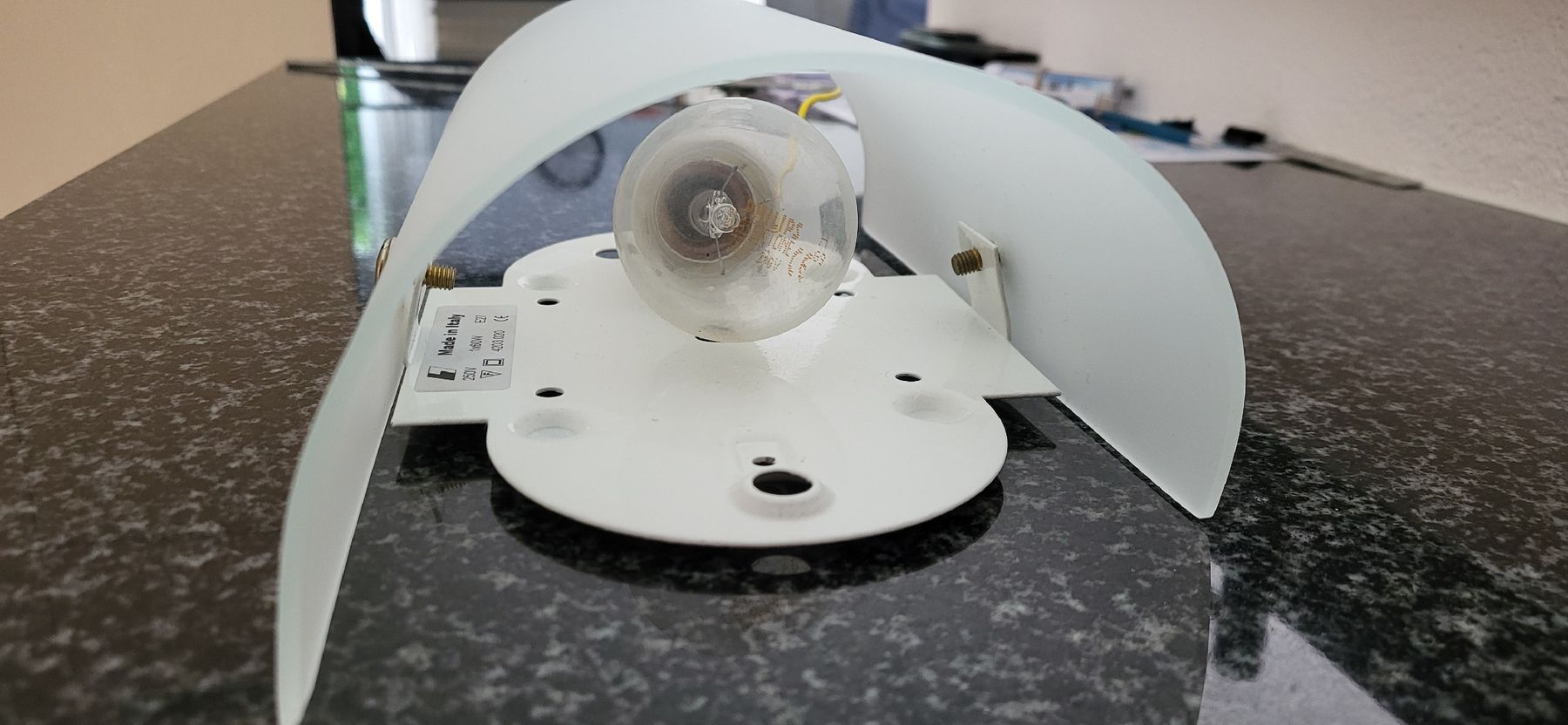Lampade: Wandleuchte mit geschwungenem Glas – Usato da Hergiswil NW venduto da FuellCell 2