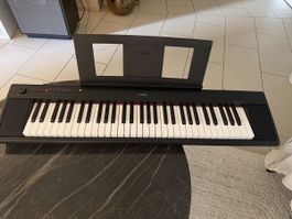 YAMAHA NP-12 PIAGGERO Keyboard 
