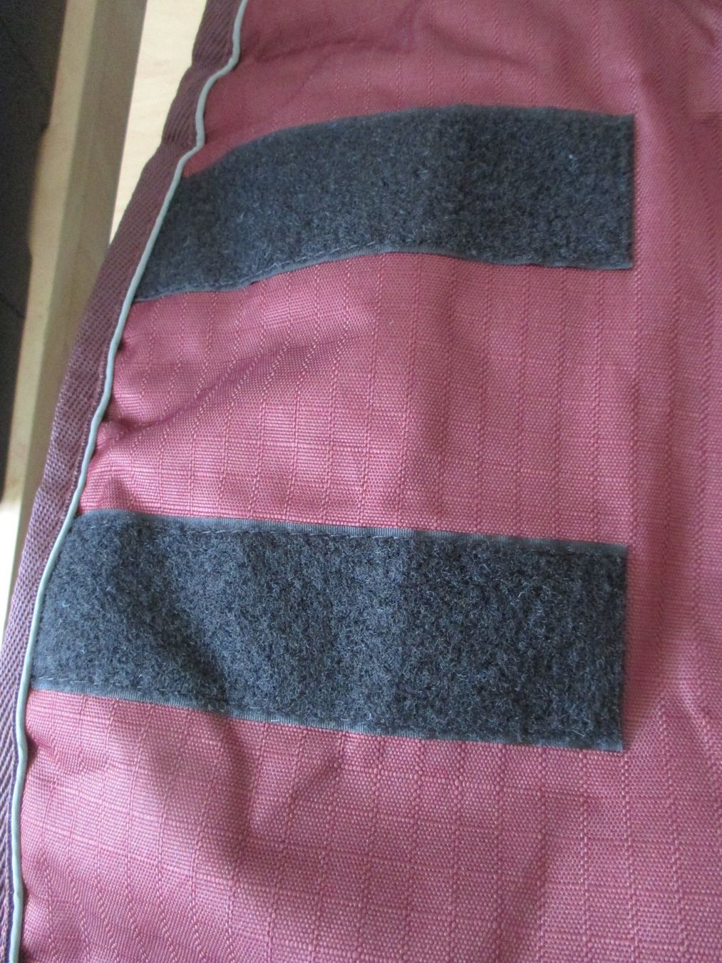 Abbigliamento: Wattierte Warme Hundemäntel Bordeaux Neu Gr.64cm oder 75cm – Nuovo e nell'imballaggio originale da Winterthur venduto da katzen07 7