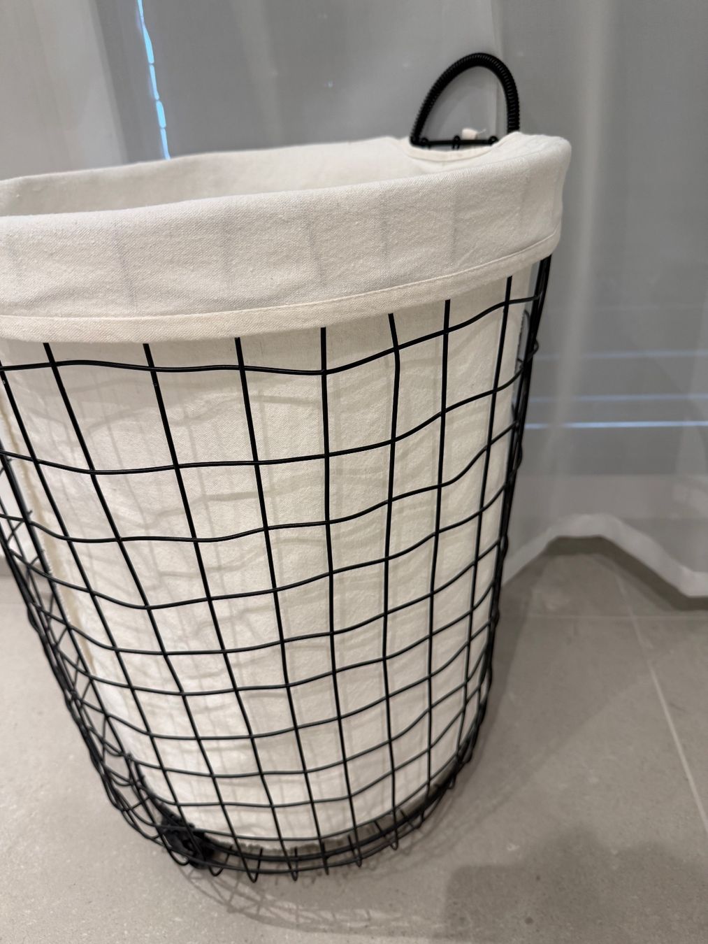 Cesti per biancheria: Wäschekorb auf Rollen / Drahtkorb mit Stoffsack – Usato da Aarau Rohr venduto da HappyKoala 3