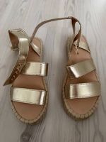Goldfarbene Riemensandalen Gr. 38