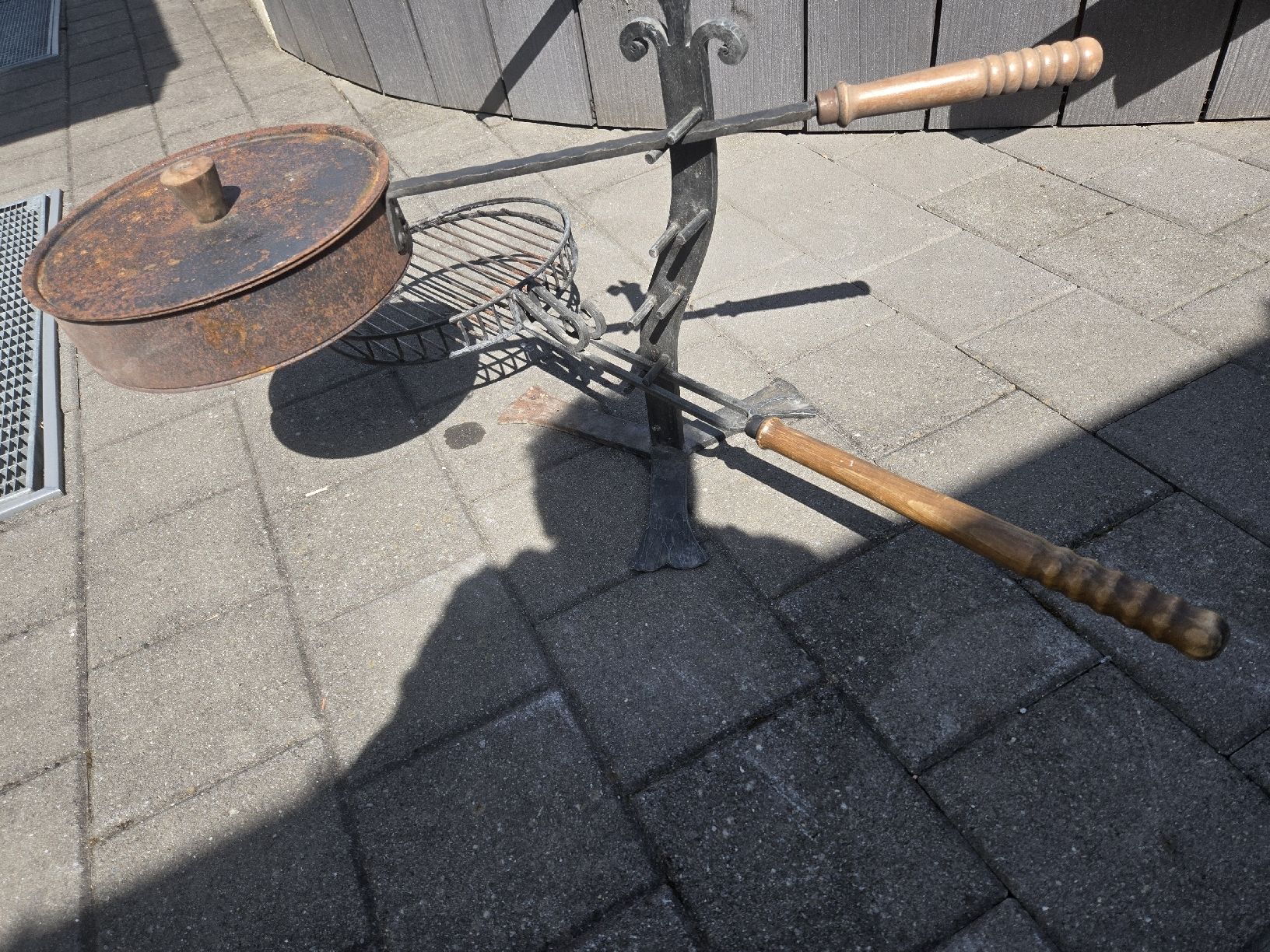 Griglie: Grillvorrichtung . Ständer , Grillrost , – Usato da Oberglatt ZH venduto da albarpitsch 2