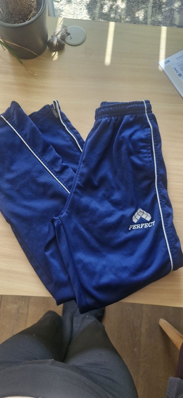 Pantaloni: Sporthose PERFECT blau  – Usato da Wohlen b. Bern venduto da lau_7vcp