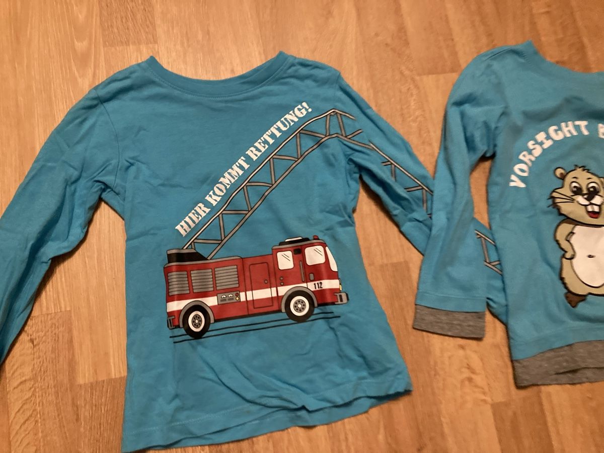 Camicie, T-shirt & Polo: Knaben Langarmshirts Gr. 104/110 – Usato da Emmenbrücke venduto da JJ_89 1