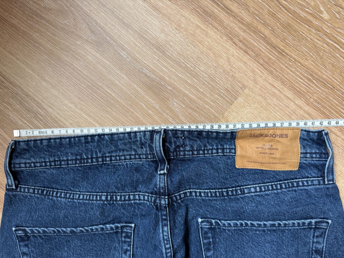 Jack & Jones Jeans: Jeans brut patchs jean clair loose Jack & Jones, 31/32 – Usato da Tavannes venduto da Thriftshop 2