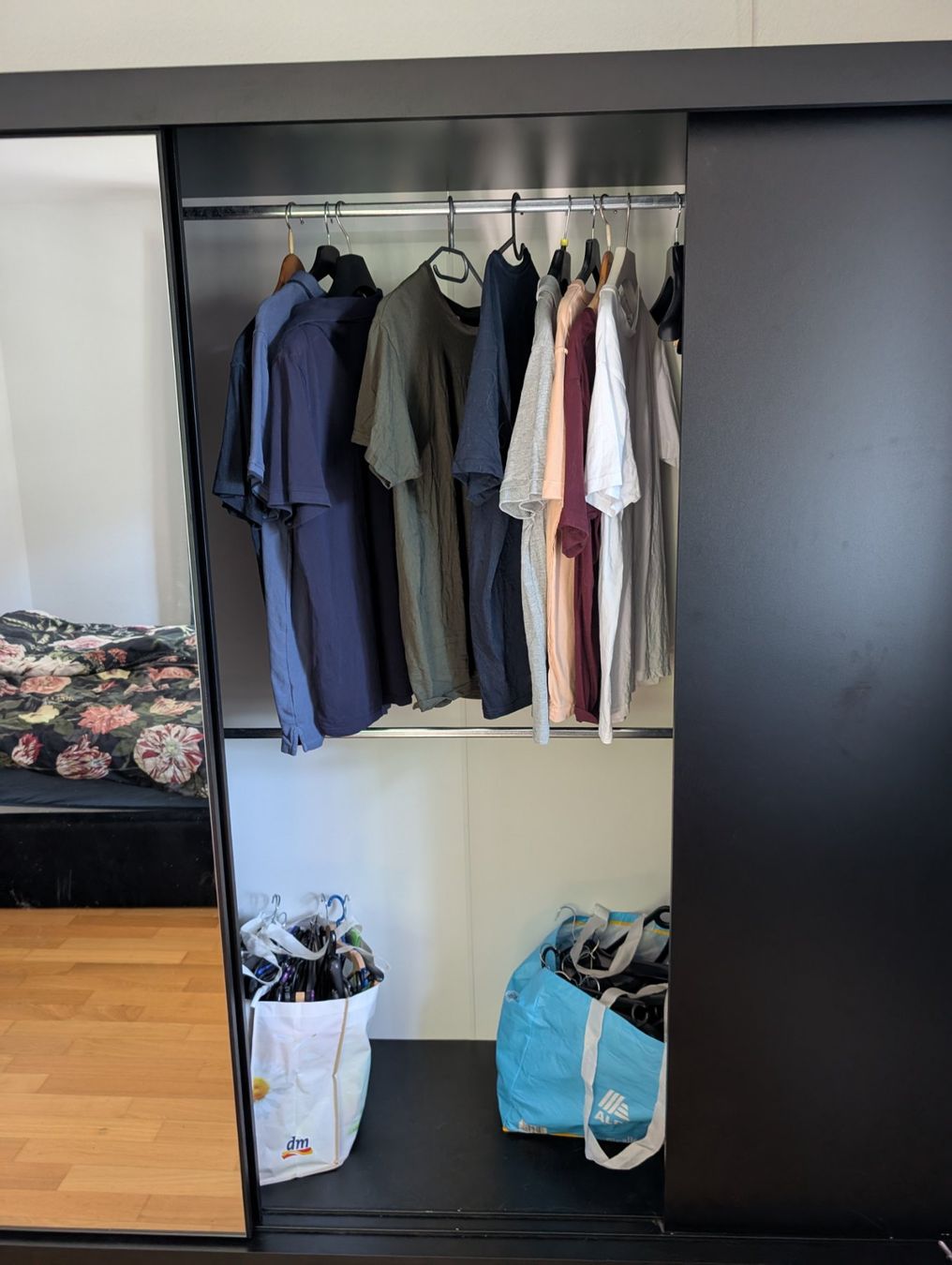 Armadi: Kleiderschrank mit Spiegel – Usato da Ennetbaden venduto da pau_8kxv 6