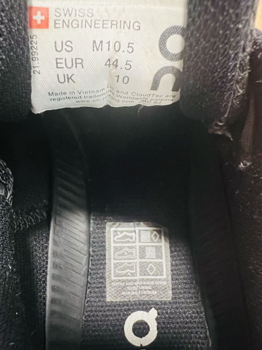 On Scarpe da uomo: On Cloud Herren Laufschuhe, Schwarz, Grösse 44.5 – Usato da Scuol venduto da ricos81 5