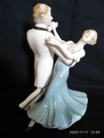 Couple dansant de la célèbre porcelaine roumaine ARPO.h 24cm