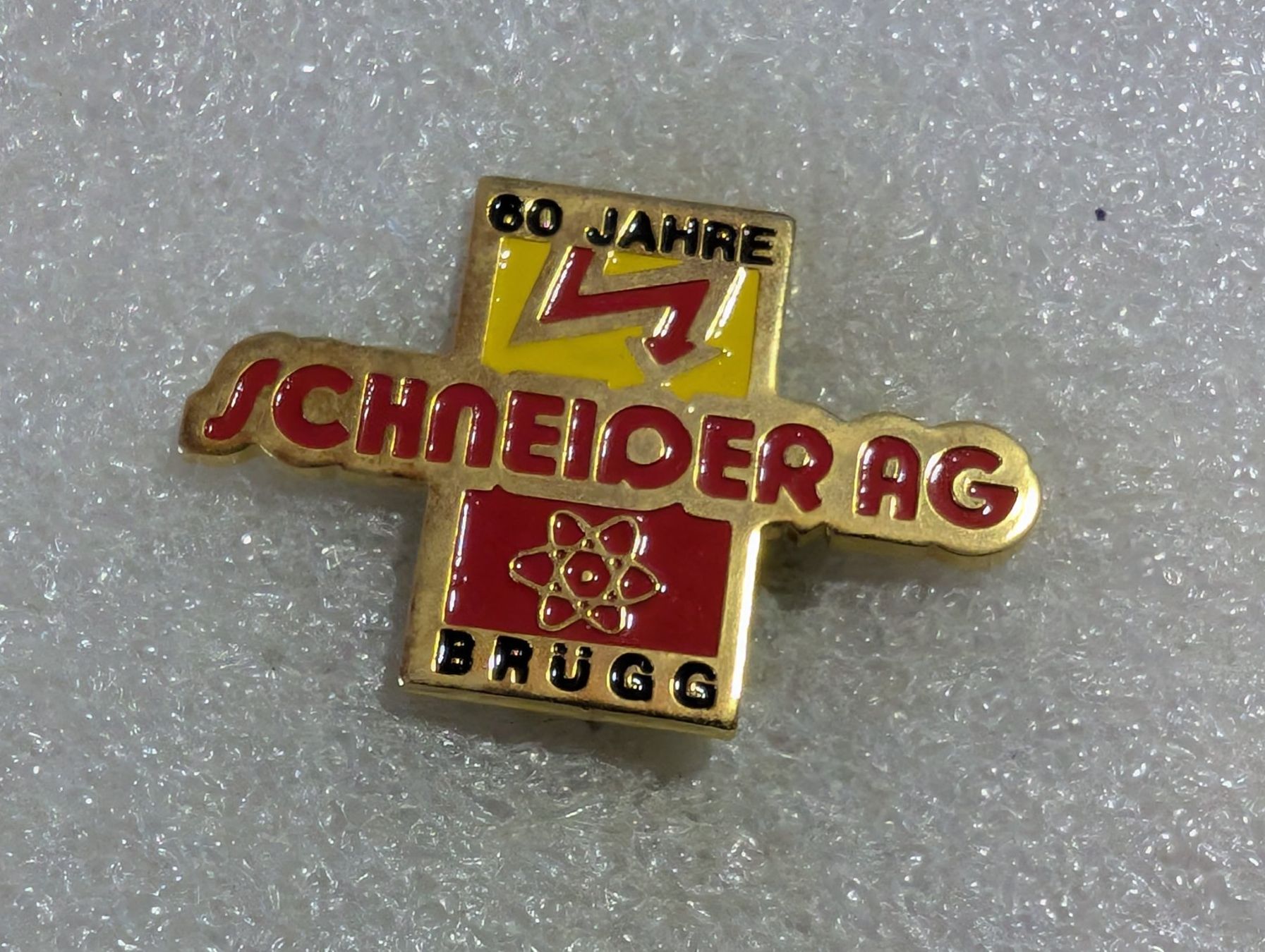 Plaketten & Abzeichen: Ansteckpin 129: Schneider AG – Gebraucht aus Oppligen von Pin-Fall-Shop