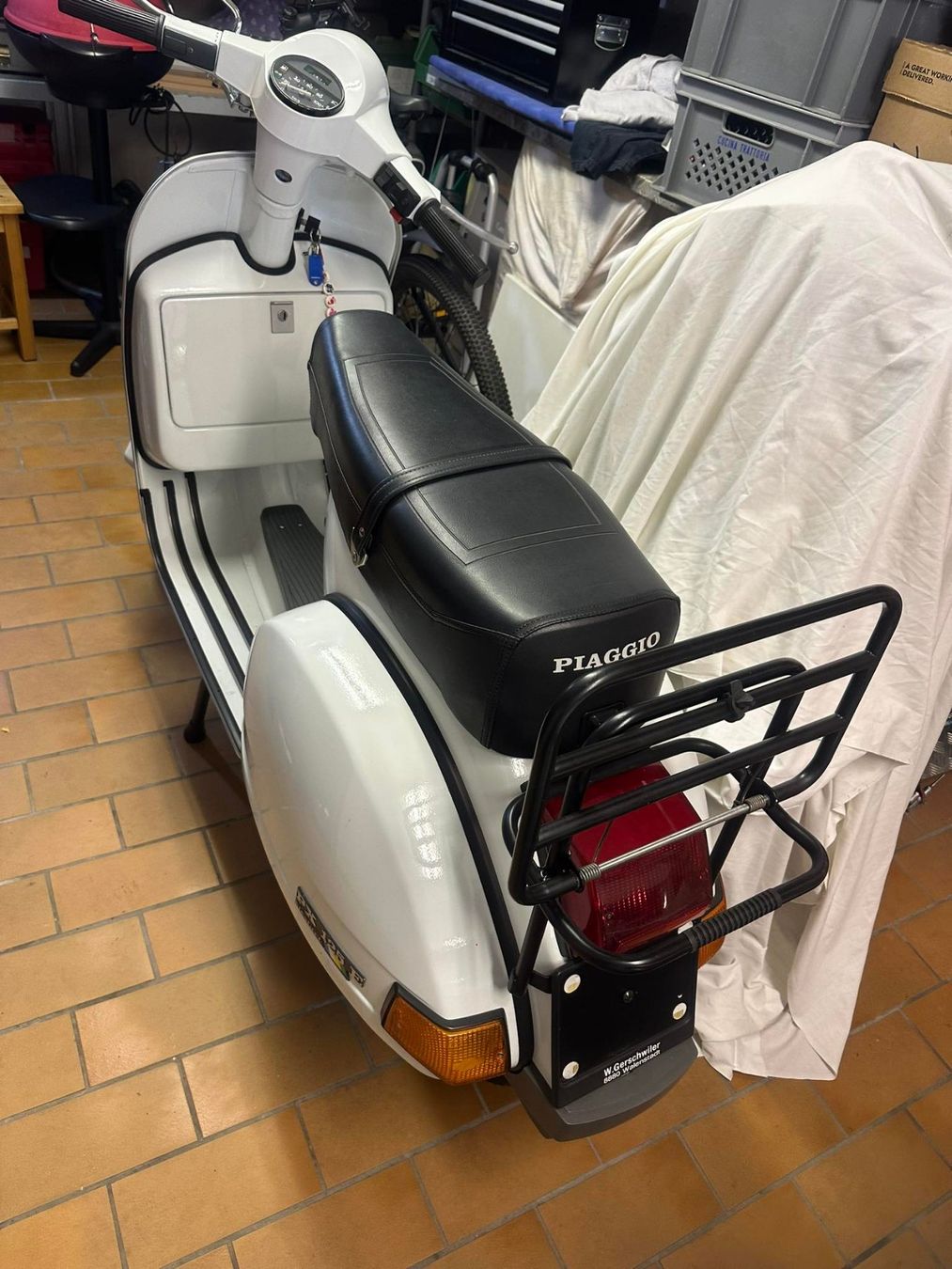Piaggio Strada: Vespa 125 E weiss revidiert – Usato da Triesen venduto da Simo.Co 1
