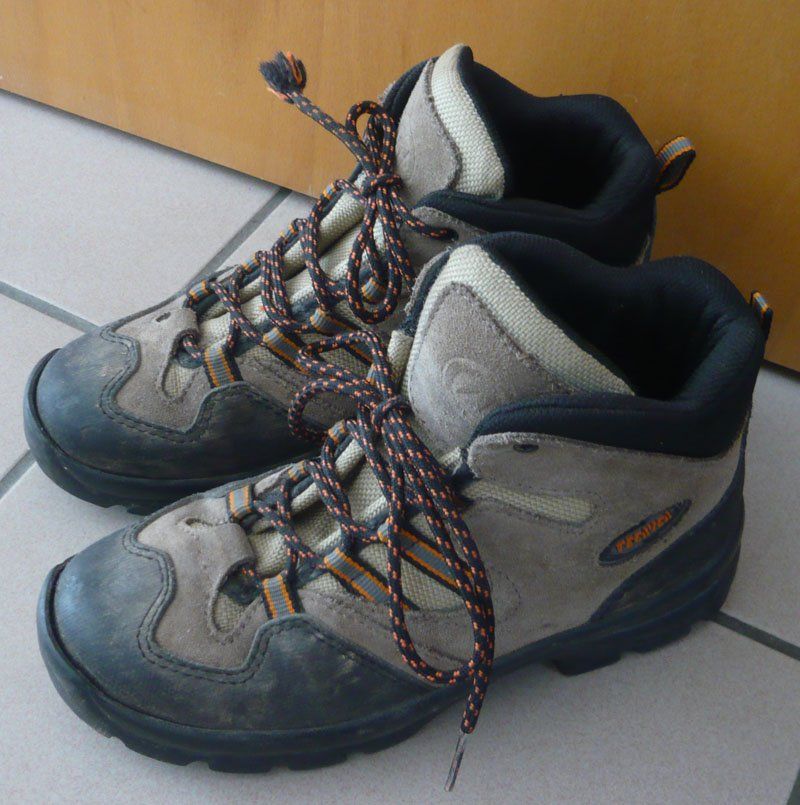 Scarpe per ragazzi: Wandernschuhe Gr 34 – Usato da Ruggell venduto da Btt