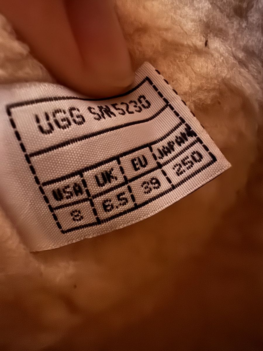 Ugg Chaussures femmes: UGG Stiefel Grösse 39 – D'occasion à Zürich par 411osmanbey 9