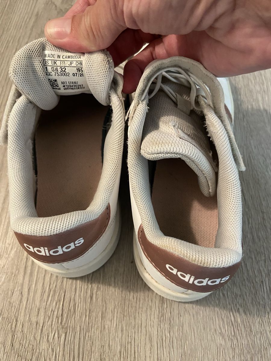 Adidas Chaussures filles: Adidas Schuhe Gr. 32 – D'occasion à Rudolfstetten par CorINX 1