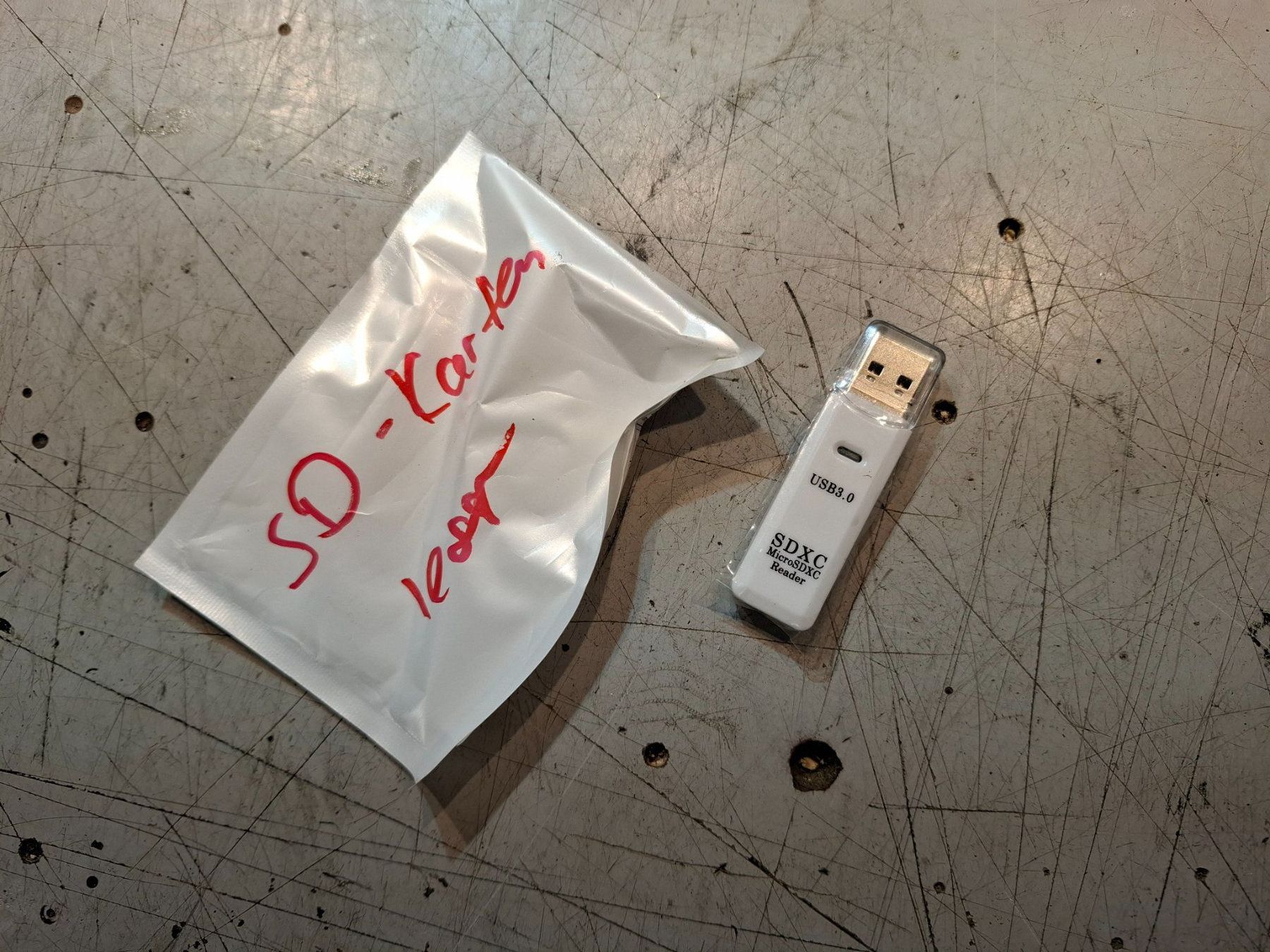 Lettori di schede: USB 3.0 SDXC MicroSDXC Kartenleser weiss neu – Nuovo e nell'imballaggio originale da Langnau i. E. venduto da Superseven69 1