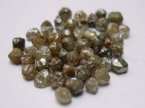 6 carats de diamants naturels bruts 1