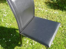 Stuhl aus Kunstleder