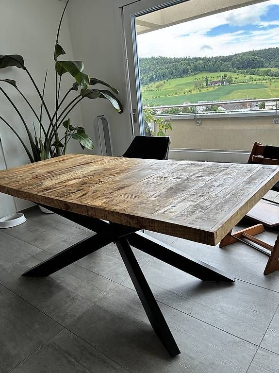 Tavoli: Schöner Tisch aus Mangoholz – Usato da Gelterkinden venduto da Kikierenda 1