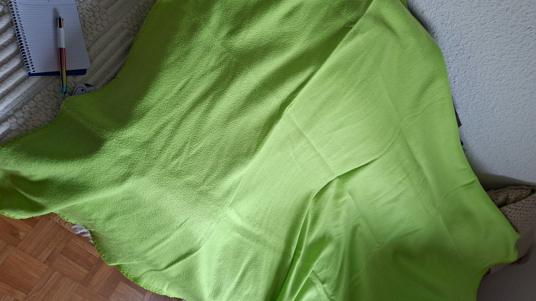 Decken: 1 lot de 4 couvertures vertes en polyester – Gebraucht aus Yverdon-les-Bains von Monique6 1