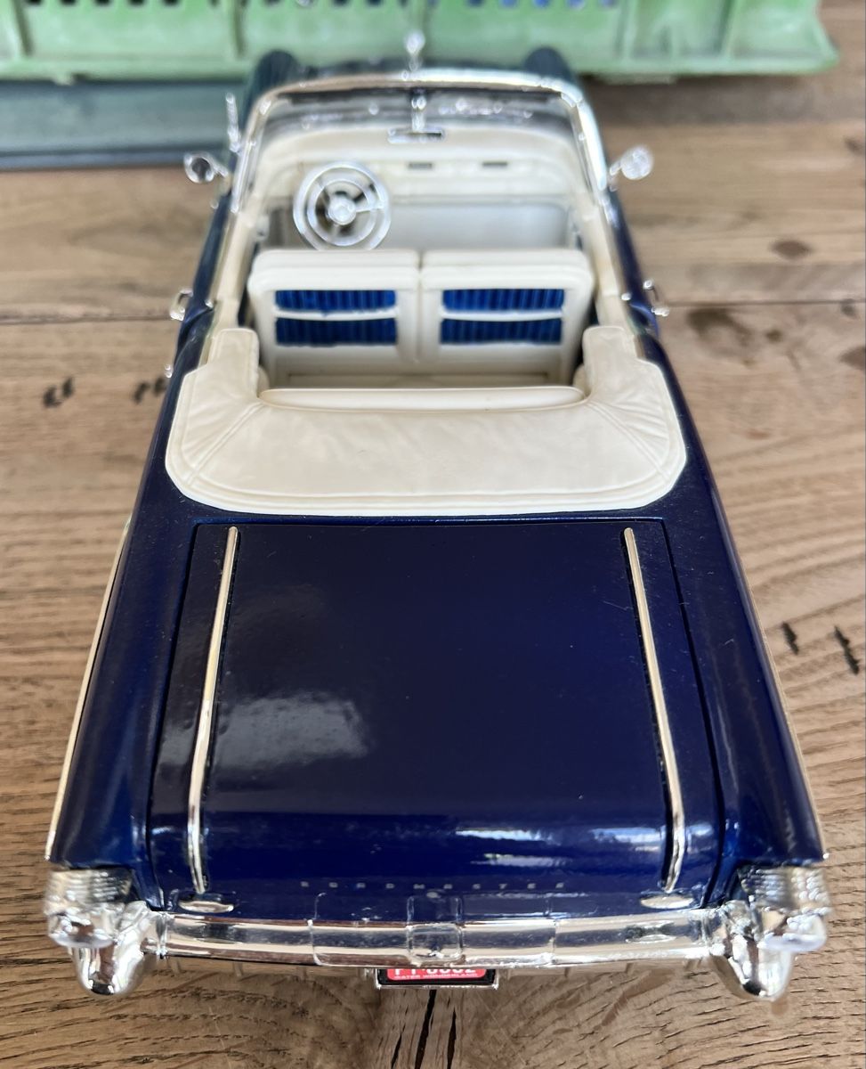 Modellini d'auto: Buick Roadmaster 1957 Modell  – Usato da Sevelen venduto da Ritiplampi 3